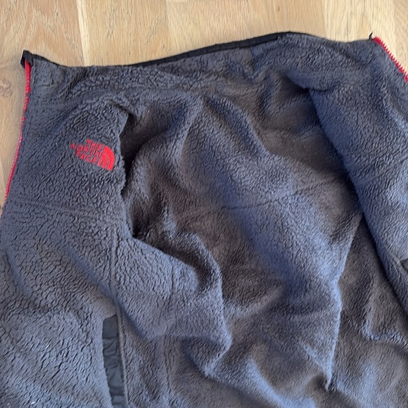 Youth medium North Face reversible jacket - Picture 6 of 6